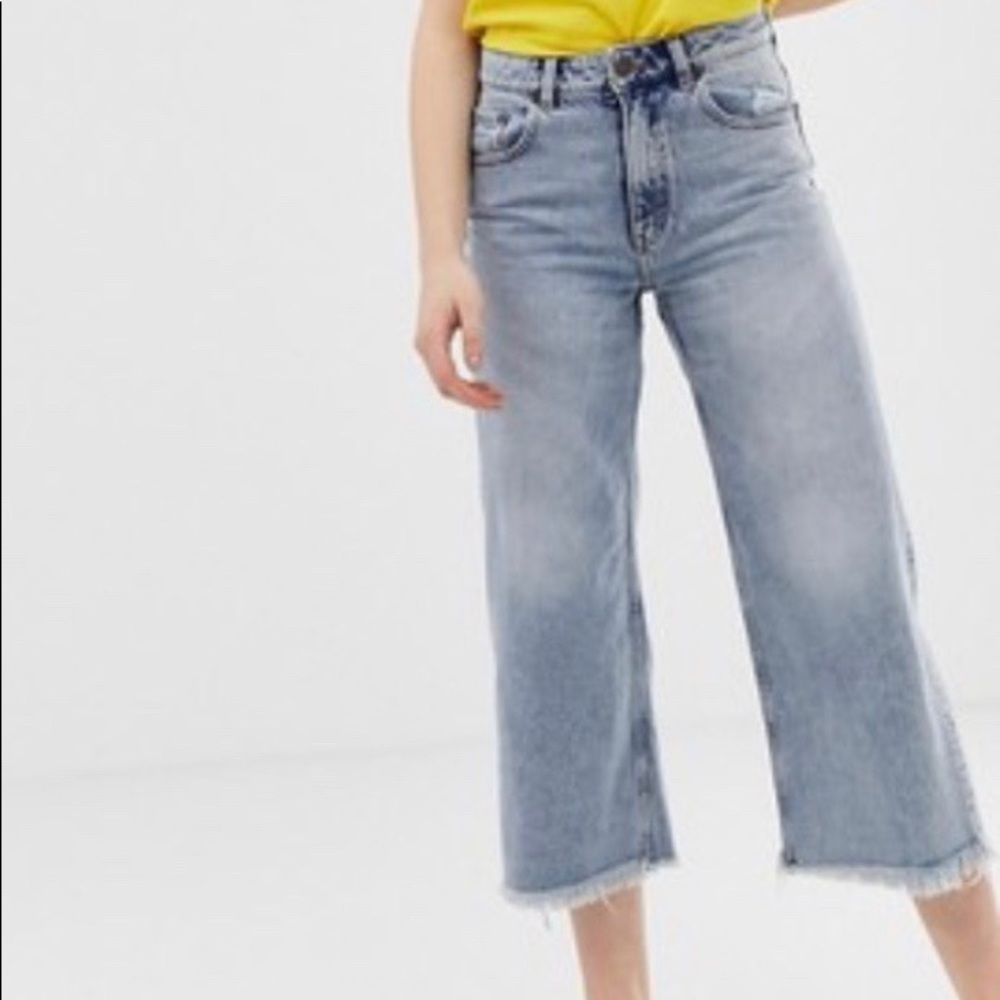 Cropped wide leg jeans